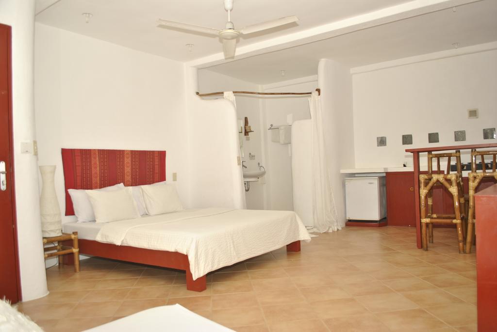 Artista Beach Villa Balabag  Rum bild
