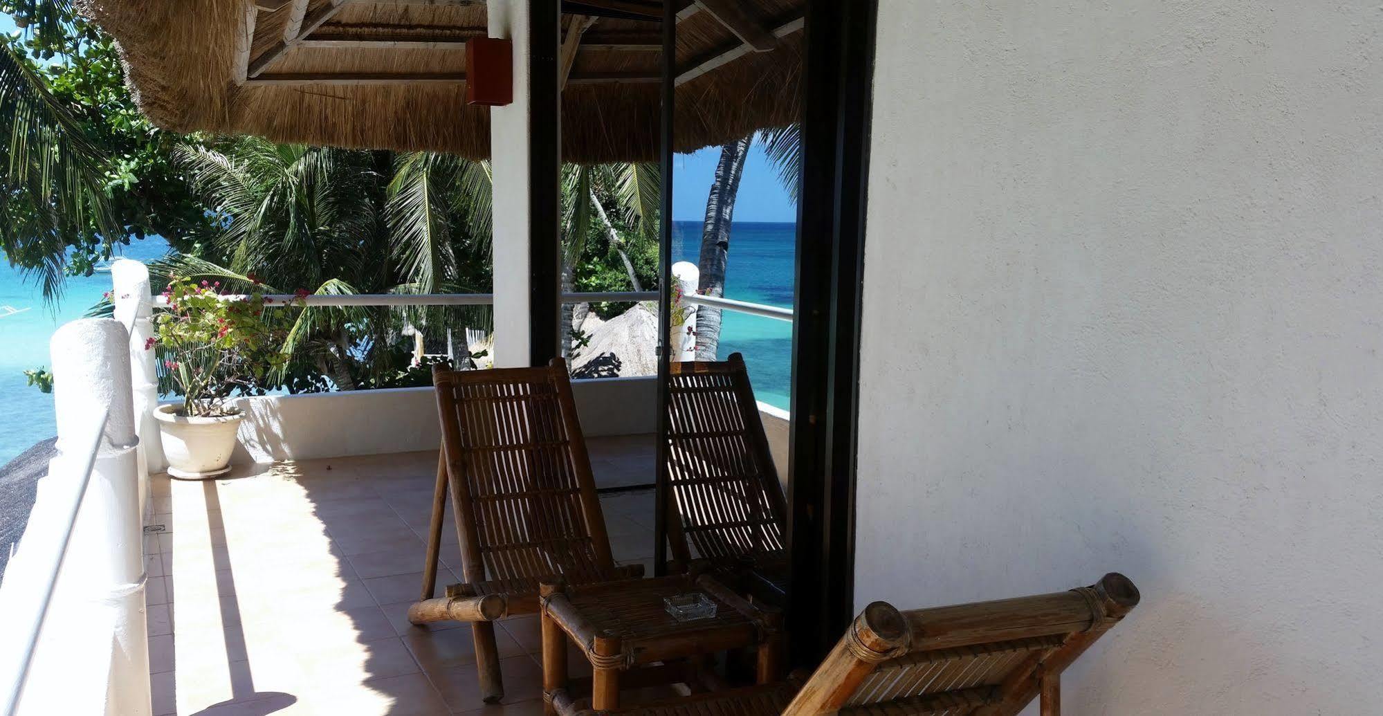 Artista Beach Villa Balabag  Exteriör bild